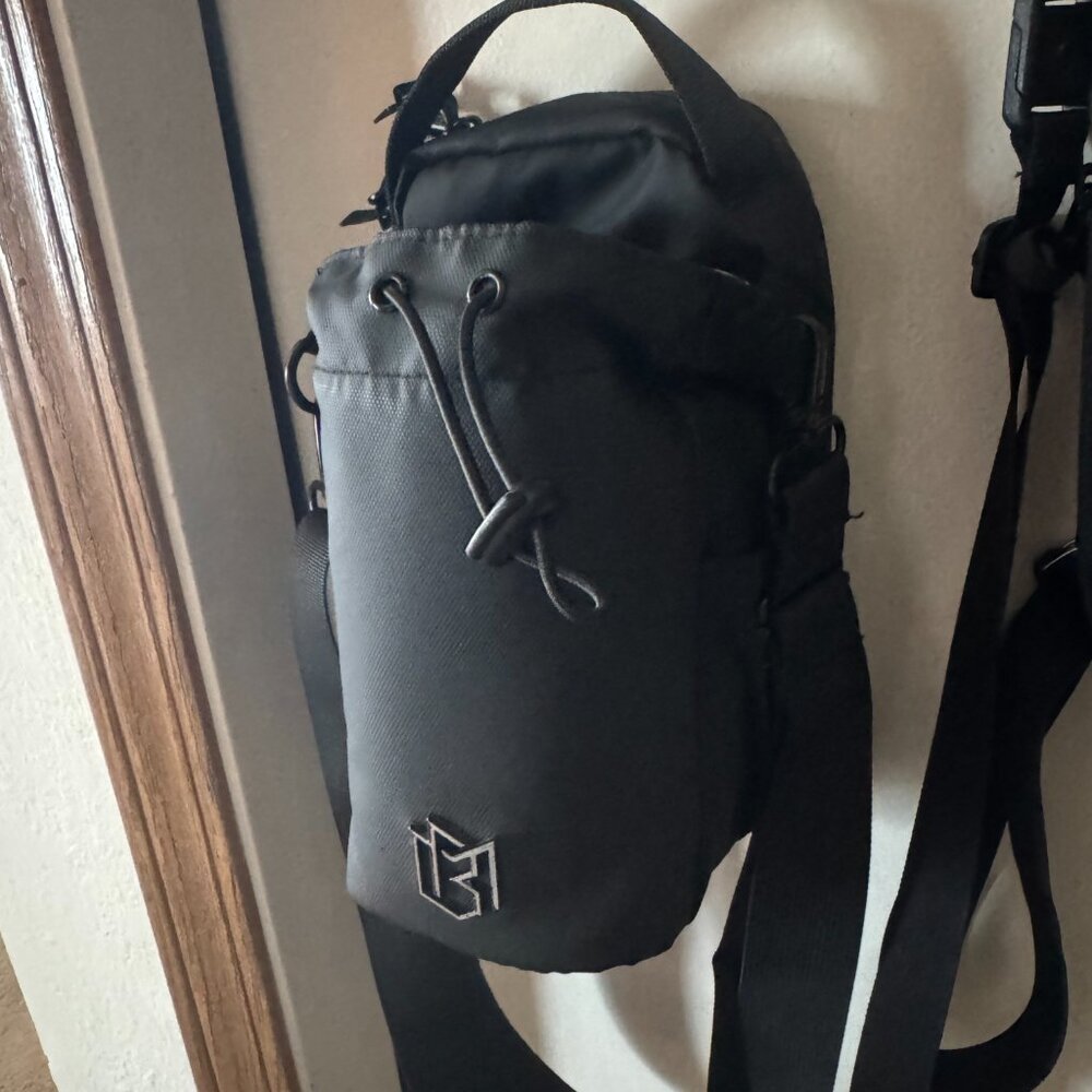 Magnetic crossbody